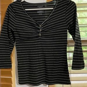 striped, mid sleeve black and white shirt